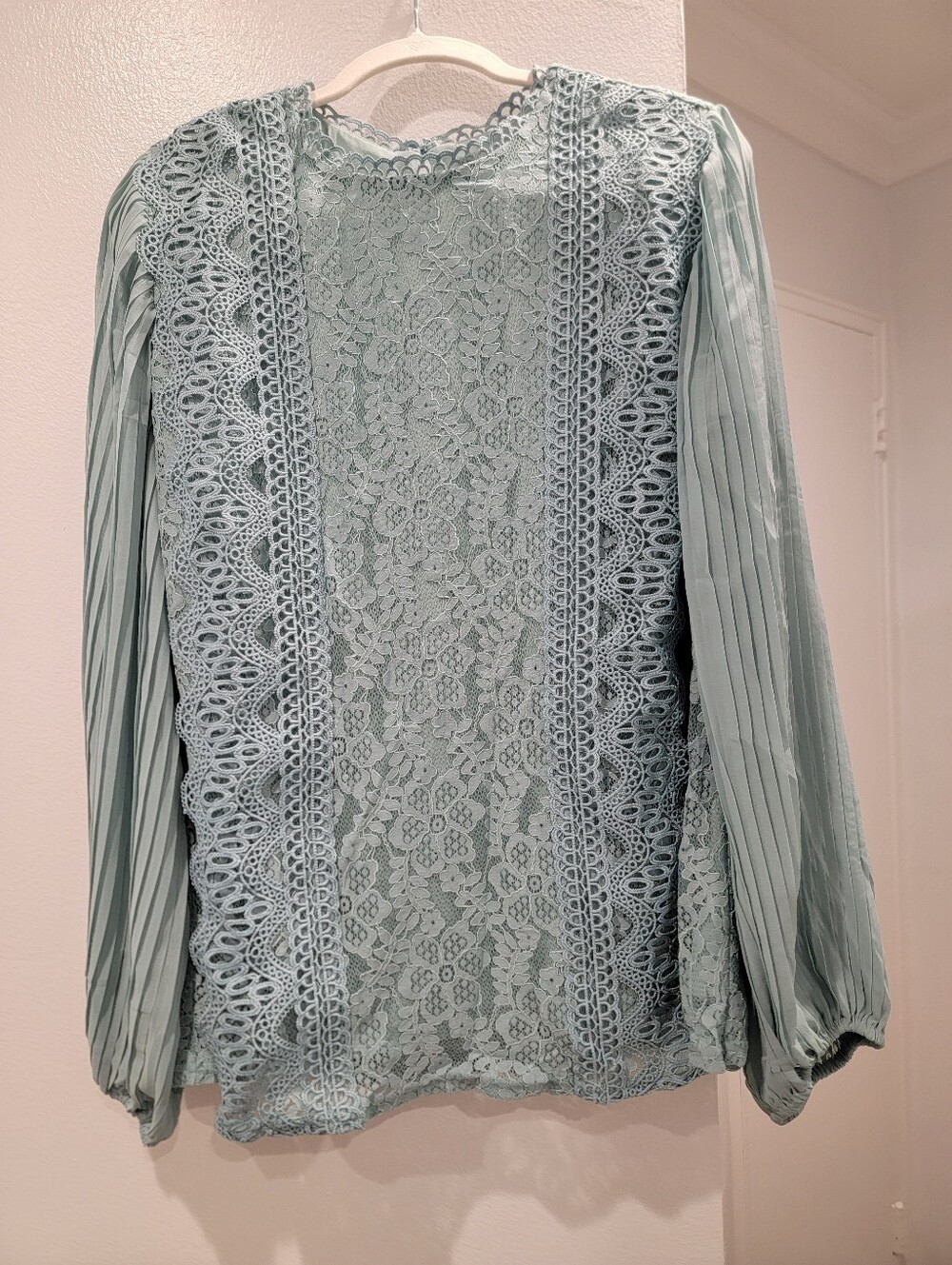 City Chic - Seafoam Green Lace & Pleated Long-Sleeve Women's Top